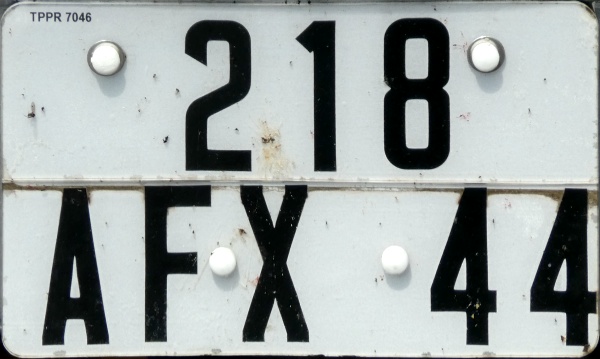 France former normal series front plate close-up 218 AFX 44.jpg (101 kB)
