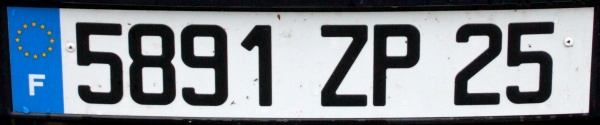 France former normal series front plate close-up 5891 ZP 25.jpg (35 kB)