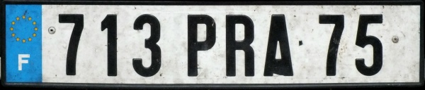 France former normal series front plate close-up 713 PRA 75.jpg (39 kB)