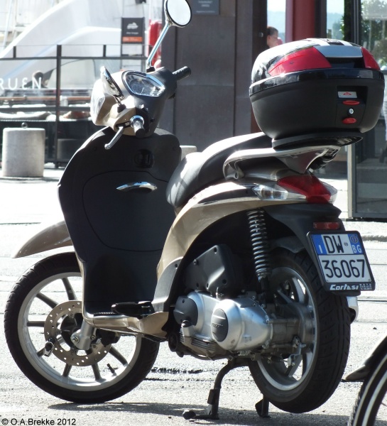 Italy motorcycle series DW 36067.jpg (145 kB)