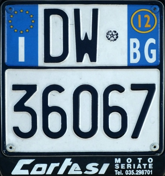 Italy motorcycle series close-up DW 36067.jpg (137 kB)