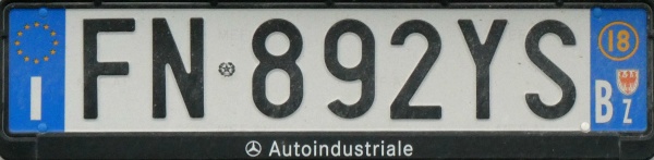 Italy normal series rear plate close-up FN 892 YS.jpg (69 kB)