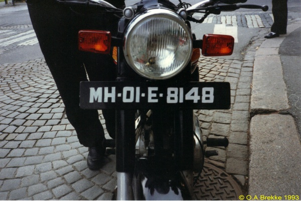 India normal series former style MH-01-E-8148.jpg (106 kB)