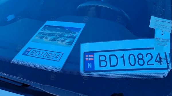 Norway dashboard placard BD 10824.jpg (57 kB)
