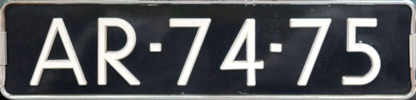 Netherlands pre-1973 car series close-up AR-74-75.jpg (51 kB)