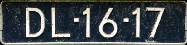 Netherlands pre-1973 car series close-up DL-16-17.jpg (62 kB)