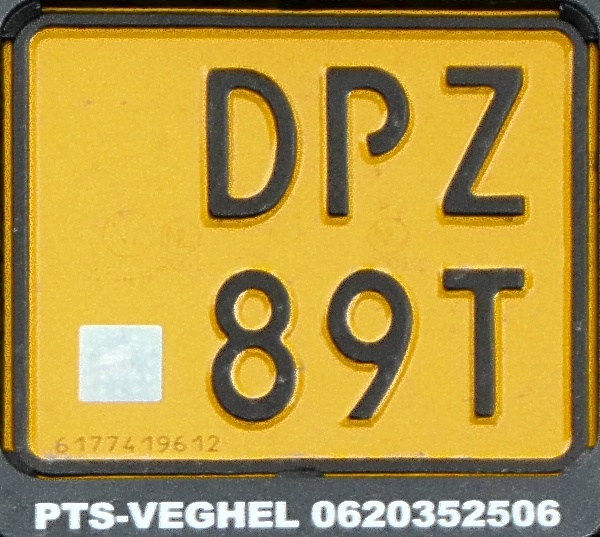 Netherlands moped series close-up DPZ 89T.jpg (176 kB)