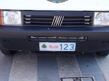 San Marino police series former style POLIZIA 123.jpg (42 kB)