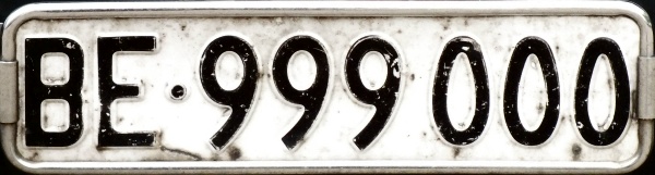 Switzerland select registration front plate close-up BE·999000.jpg (56 kB)
