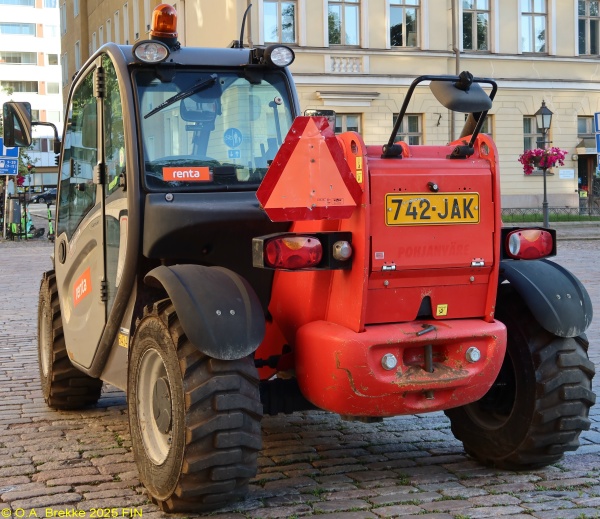 Finland agricultural tractor and machinery series 742-JAK.jpg (175 kB)