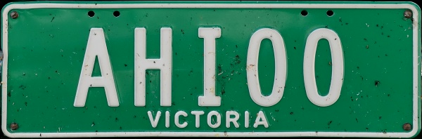 Australia Victoria custom plate close-up AHIOO.jpg (65 kB)