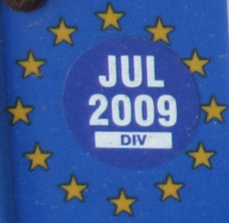 Belgium close-up of the EU-stars with month and year of expiry (27 kB)