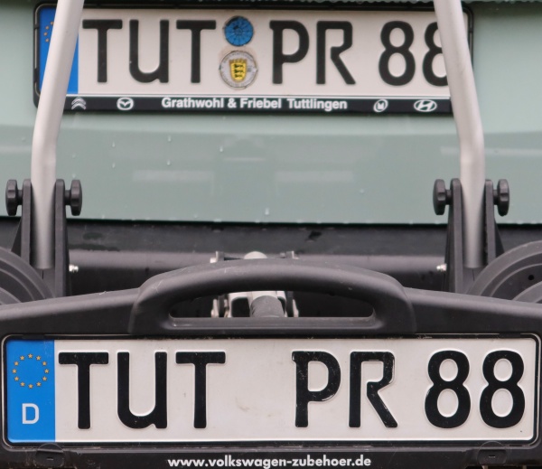 Germany normal series bicycle rack plate close-up TUT PR 88.jpg (115 kB)