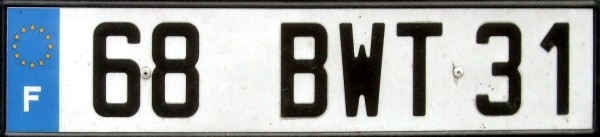 France former normal series front plate close-up 68 BWT 31.jpg (39 kB)