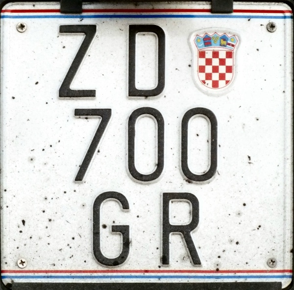 Croatia normal series motorcycle former style close-up ZD 700-GR.jpg (148 kB)