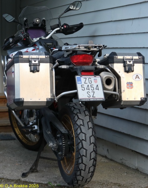 Croatia normal series personalised motorcycle ZG 5454 SZ.jpg (130 kB)