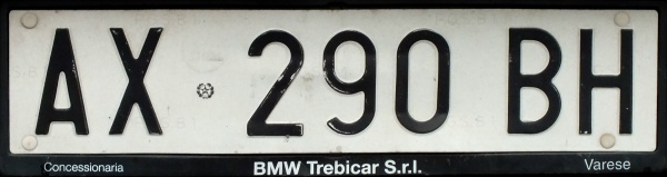 Italy normal series former style rear plate close-up AX 290 BH.jpg (42 kB)