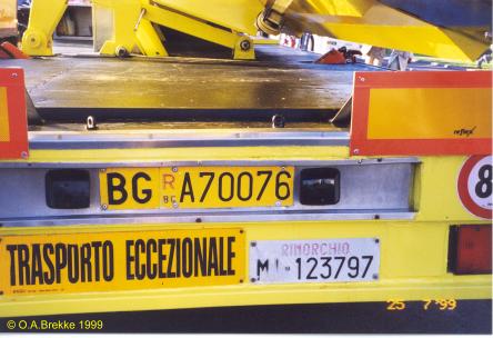 Italy former trailer repeater plate BG R A70076.jpg (30 kB)