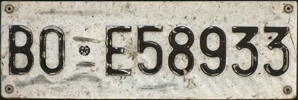 Italy former normal series front plate close-up BO E58933.jpg (72 kB)