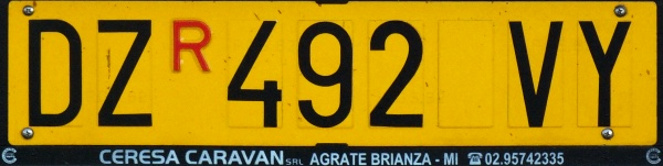 Italy former trailer repeater plate close-up DZ R492 VY.jpg (50 kB)