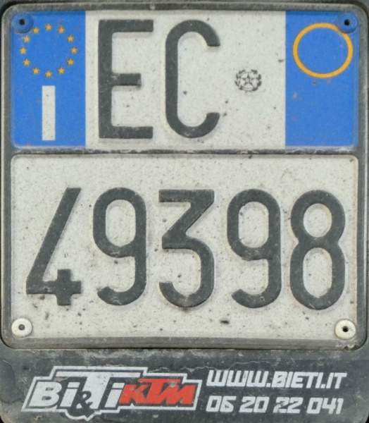 Italy motorcycle series close-up EC 49398.jpg (157 kB)