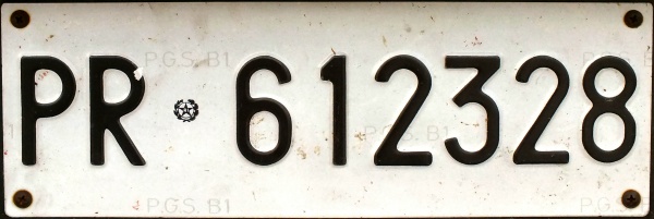 Italy former normal series front plate close-up PR 612328.jpg (56 kB)