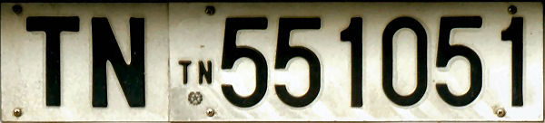 Italy former normal series rear plate close-up TN 551051.jpg (53 kB)
