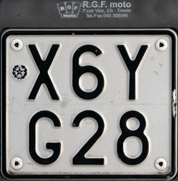 Italy moped series close-up X6Y G28.jpg (139 kB)