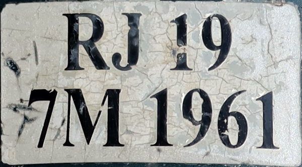 India normal series close-up RJ 19 7M 1961.jpg (105 kB)