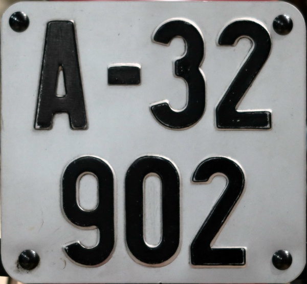 Norway antique vehicle series A-32902.jpg (107 kB)