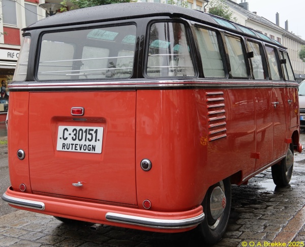 Norway antique vehicle series public service vehicle C-30151.jpg (146 kB)