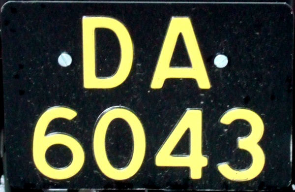 Norway four numeral series not allowed on public roads former style close-up DA 6043.jpg (56 kB)