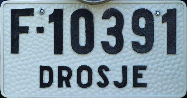 Norway antique vehicle series taxi close-up F-10391.jpg (105 kB)