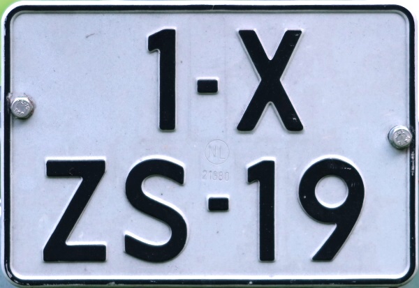 Netherlands repeater plate close-up 1-XZS-19.jpg (94 kB)