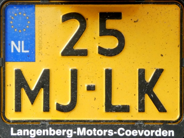 Netherlands motorcycle series close-up 25-MJ-LK.jpg (150 kB)