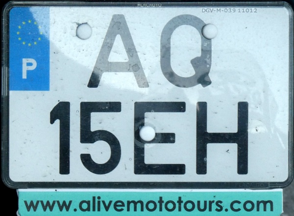 Portugal normal series motorcycle close-up AQ 15 EH.jpg (127 kB)
