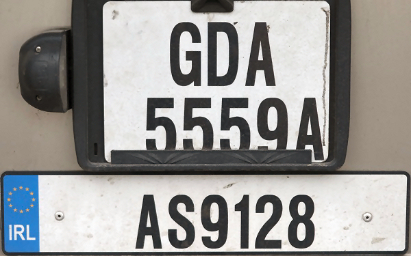 Ireland heavy trailer series AS 9128, Polish repeater plate GDA 5559A.jpg (244 kB)