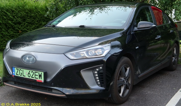 Poland electrical and hydrogen powered vehicle series ZGL 62EW.jpg (119 kB)