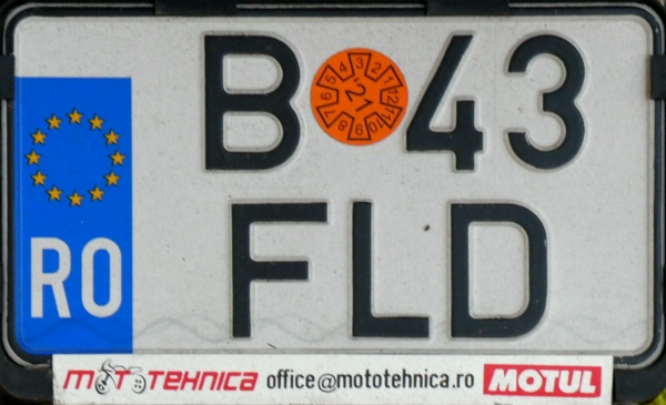 Romania Bucuresti former normal series motorcycle close-up B 43 FLD.jpg (111 kB)