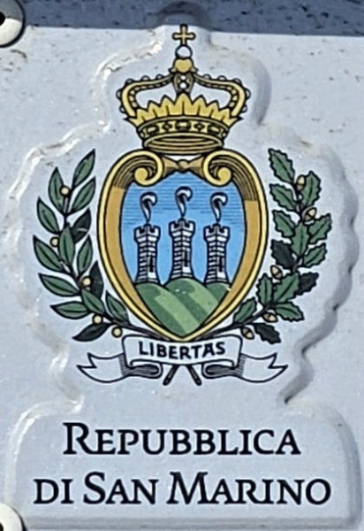 San Marino close-up coat of arms.jpg (113 kB)