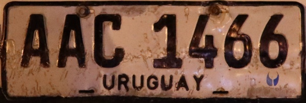 Uruguay normal series former style AAC 1466.jpg (70 kB)